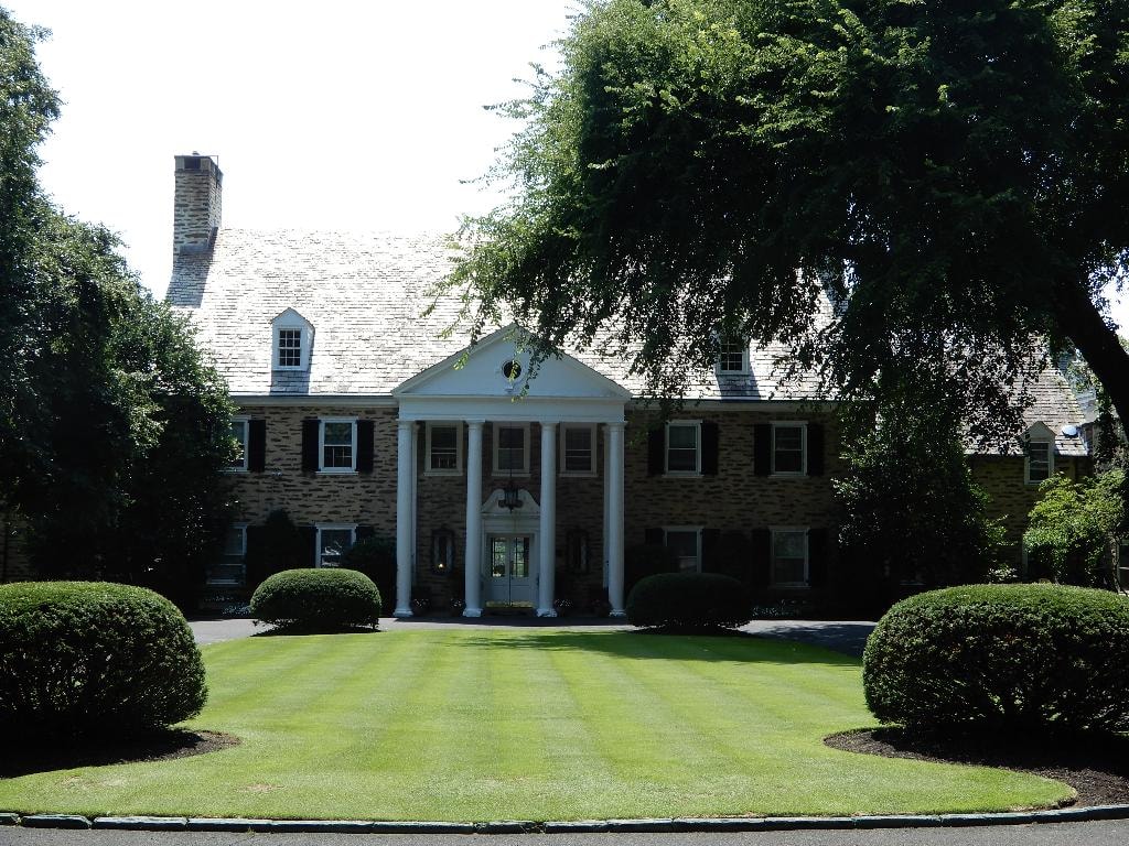 Huntingdon Valley Country Club clubhouse